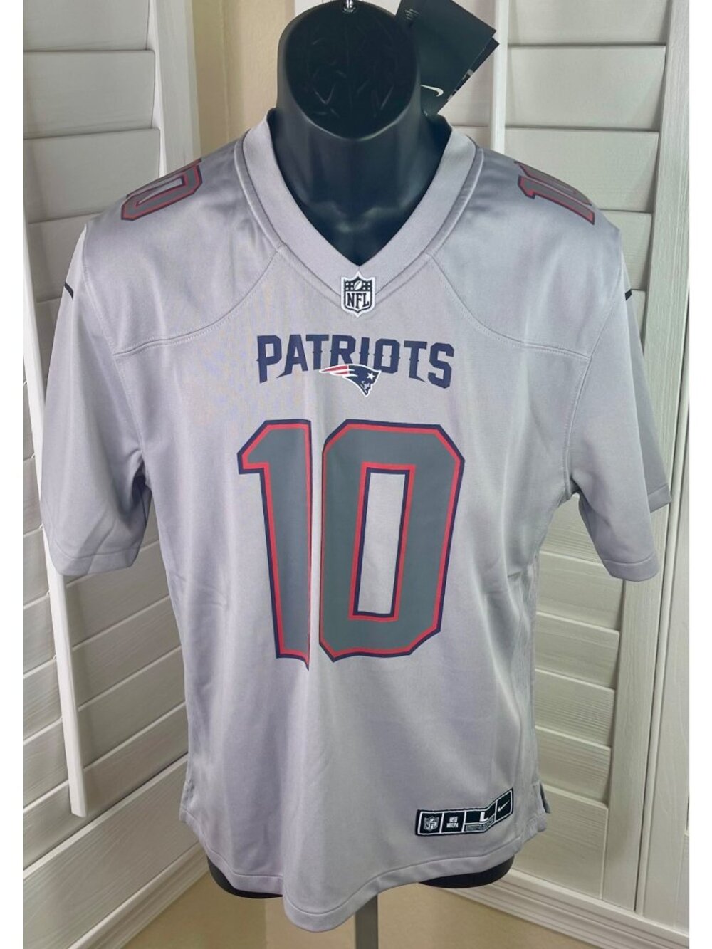 Nike New England Patriots Mac Jones #10 Gray Football Jersey, Youth L 14/16, NWT